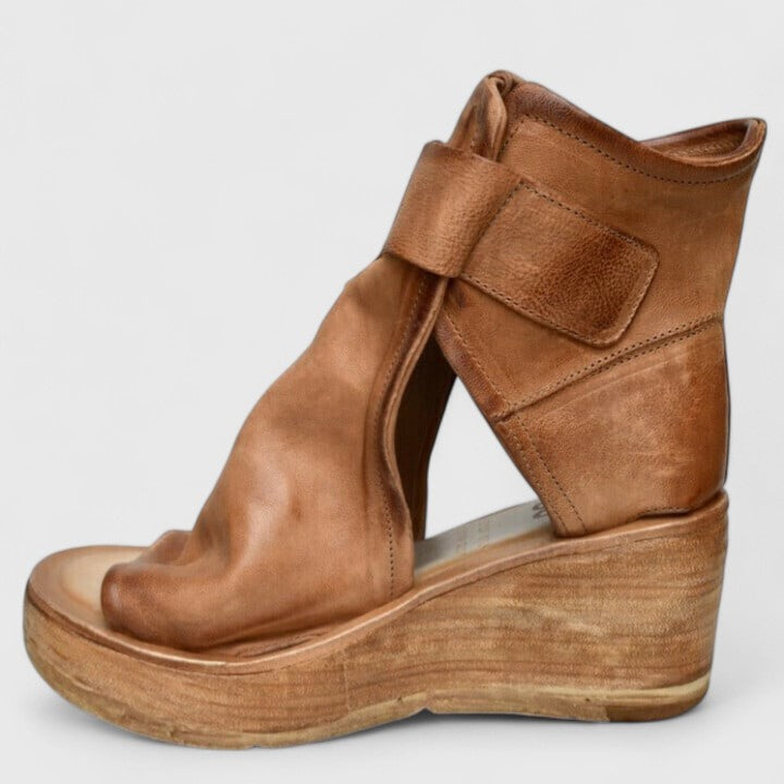 Caoilfhinn | Classic Wedge Sandals