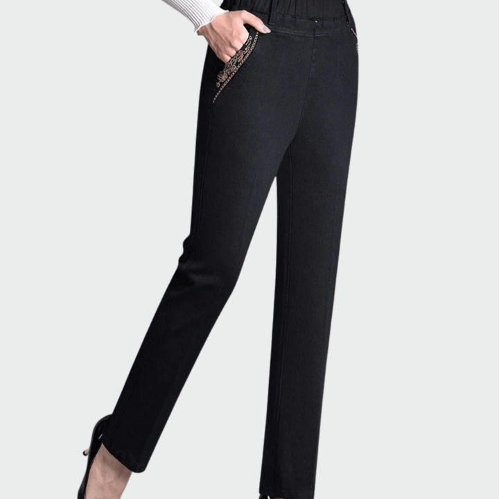 Rūta - Stylish women's jeans with side pockets and elastic waist