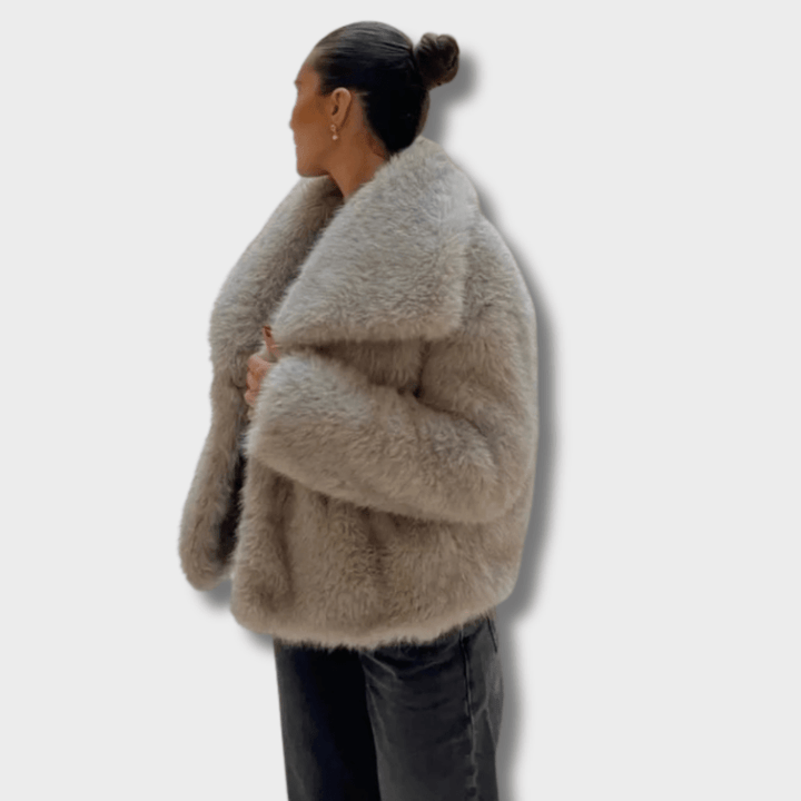Dalia – Luxurious faux fur coat
