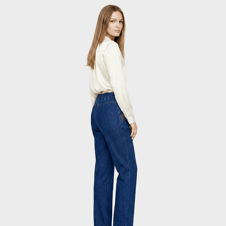 Rūta - Stylish women's jeans with side pockets and elastic waist