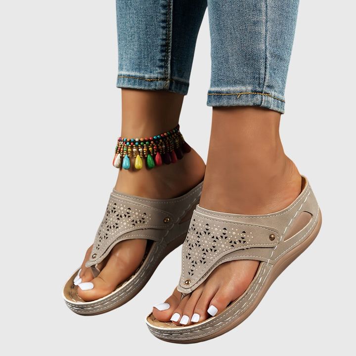 Kinnat | Flip Flop Sandals